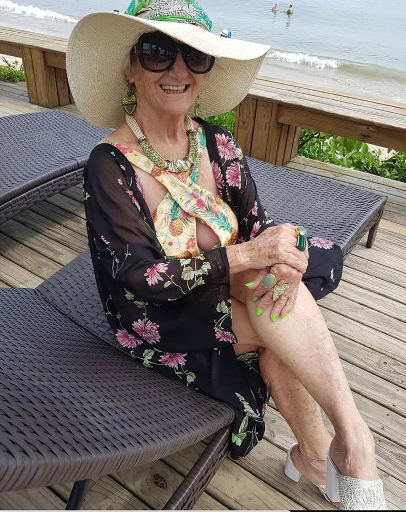 25P Very old non-nude gilf likes her hats