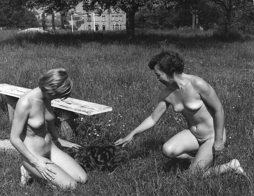 25P Vintage nudist : milf, teen :)