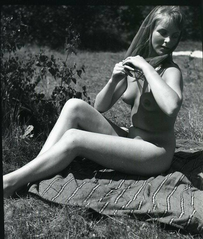 25P Vintage nudist : milf, teen :)
