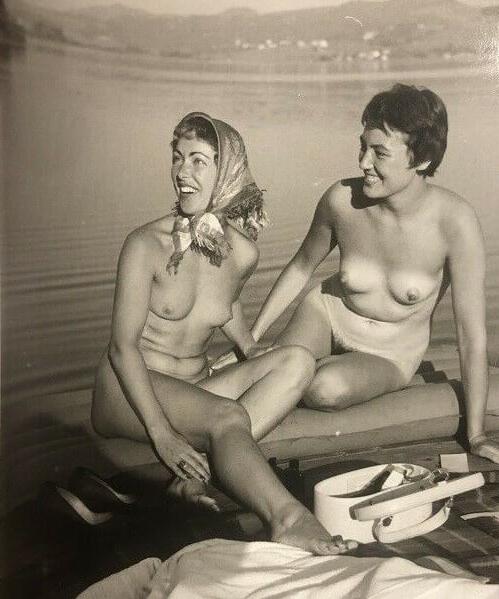 25P Vintage nudist : milf, teen :)