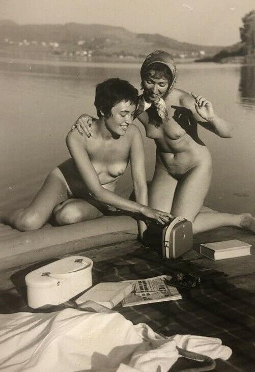 25P Vintage nudist : milf, teen :)