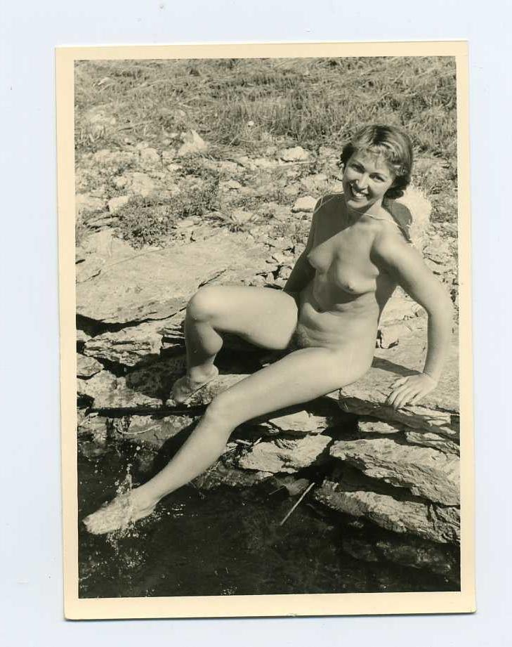 25P Vintage nudist : milf, teen :)