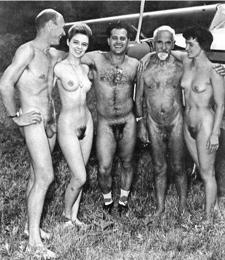 25P Naked Vintage Girls 70