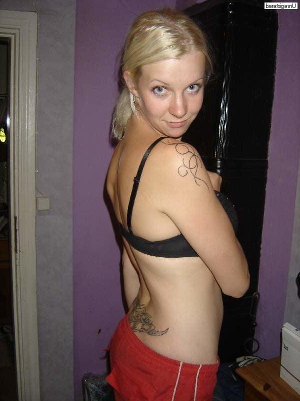 18P Estonian woman posing topless