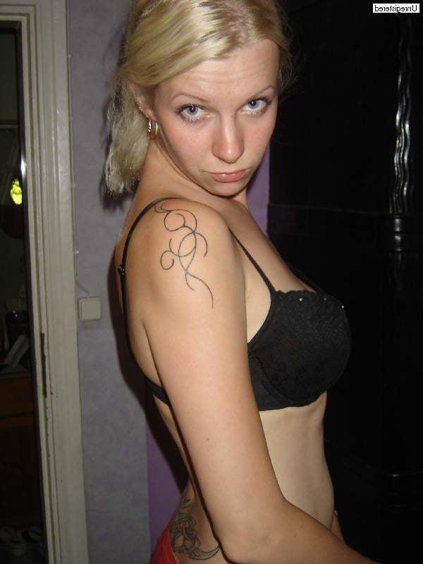 18P Estonian woman posing topless