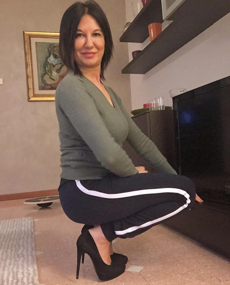 25P Sexy Italian Mature Milf