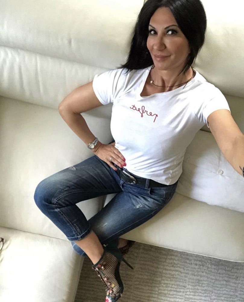 25P Sexy Italian Mature Milf