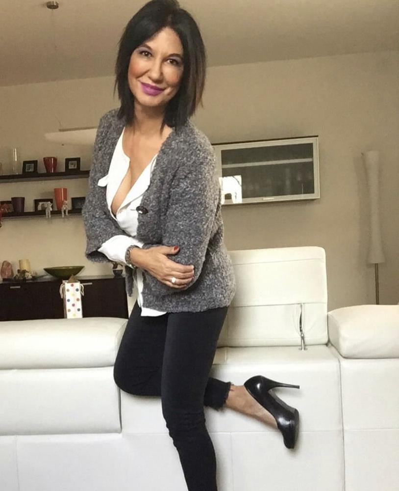 25P Sexy Italian Mature Milf