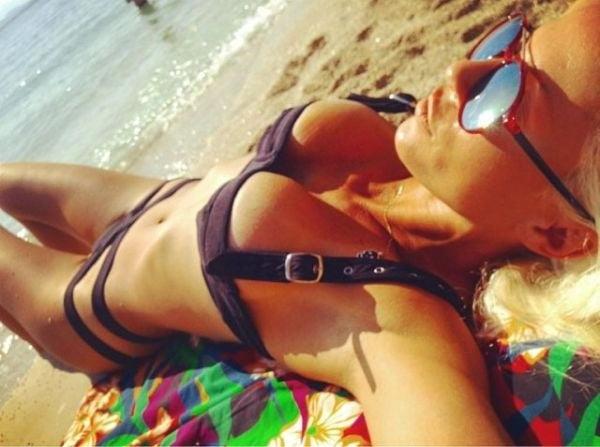 25P Greek Slutty Celebrity : Asimina Iglezou