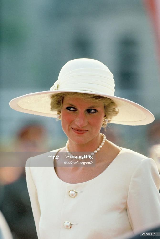 25P Celebrity Boobs - Diana Spencer