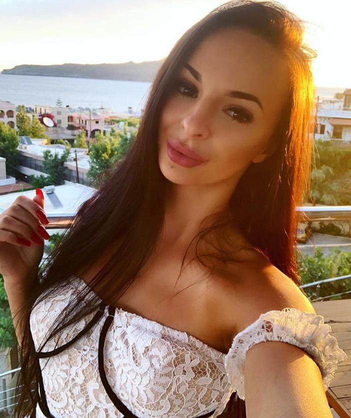 14P polish brunette escort girl