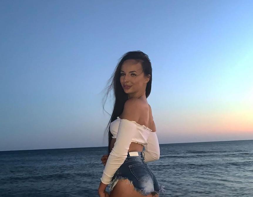 14P polish brunette escort girl