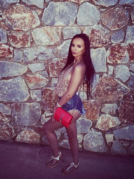 14P polish brunette escort girl