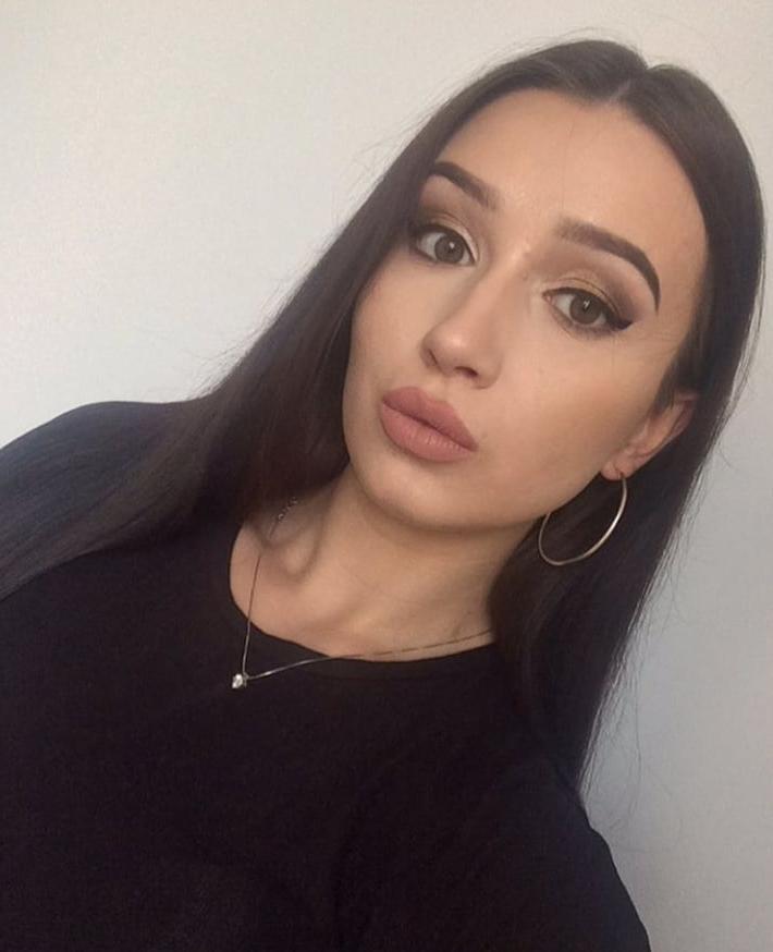 17P polish young brunette Oliwia
