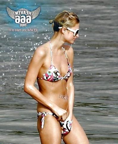 11P Paris Hilton pussy