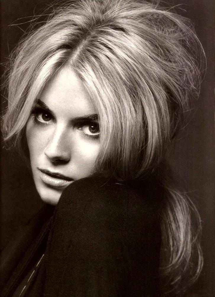 25P Celebrity Hot 250 - #131 Sienna Miller