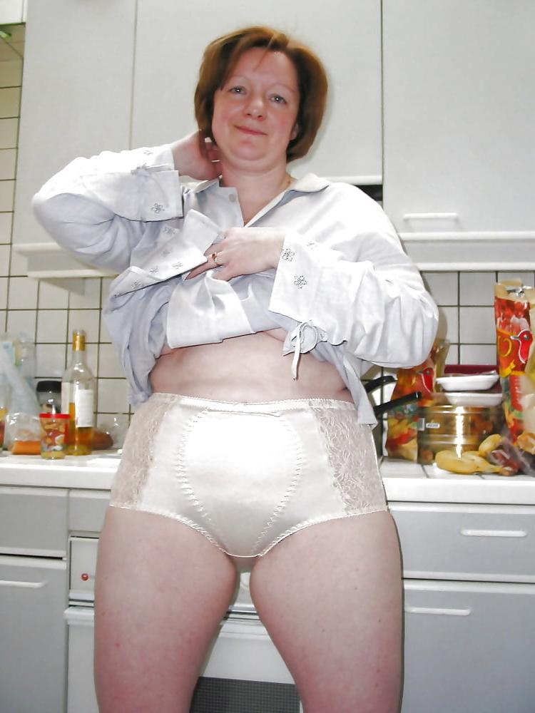 25P mix women in knickers