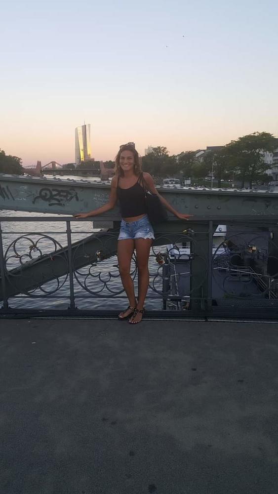 25P Italian Stefania 28yrs