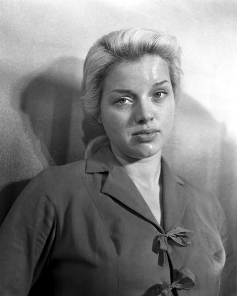 25P Celebrity Boobs - Diana Dors