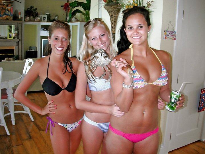 4P Sexy amateur girls tits and bikinis