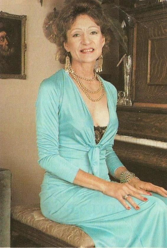 14P Sexy vintage granny