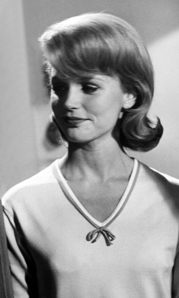 25P Celebrity Boobs - Lee Remick