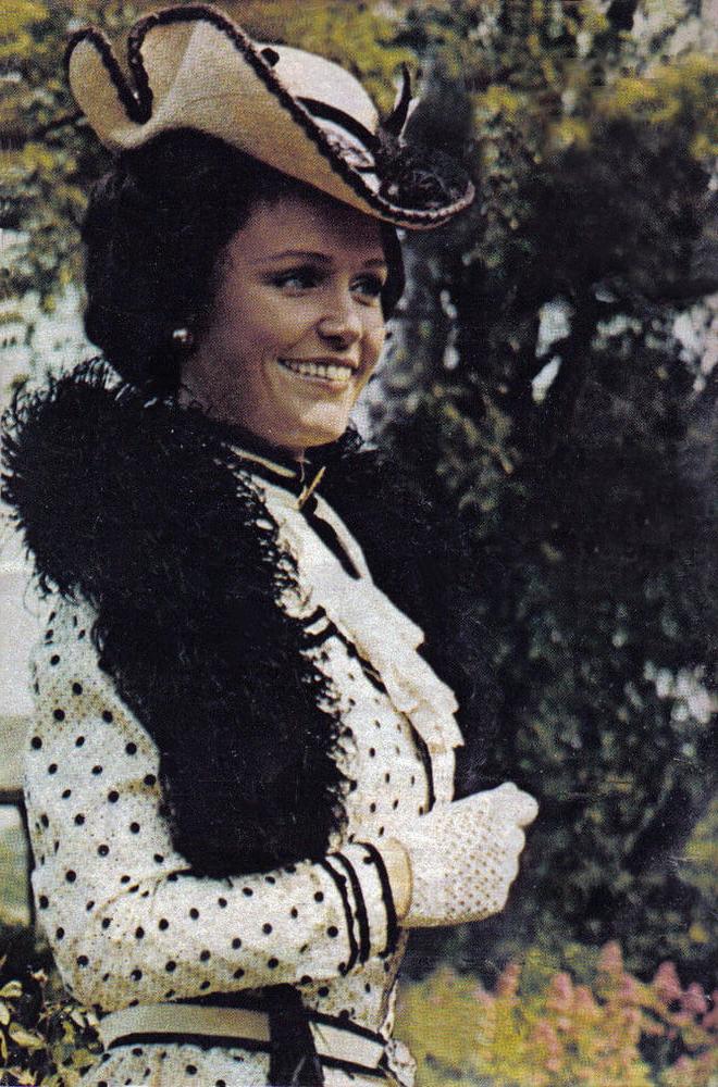 25P Celebrity Boobs - Lee Remick
