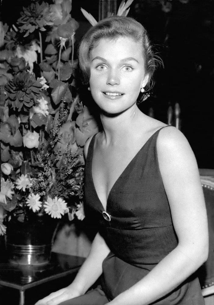 25P Celebrity Boobs - Lee Remick