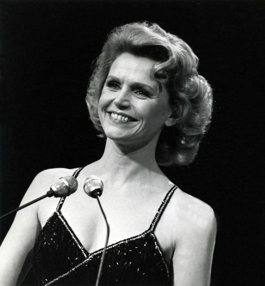 25P Celebrity Boobs - Lee Remick
