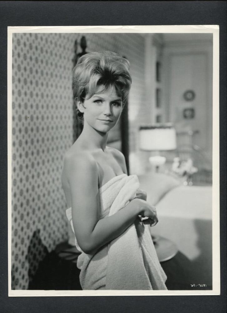 25P Celebrity Boobs - Lee Remick