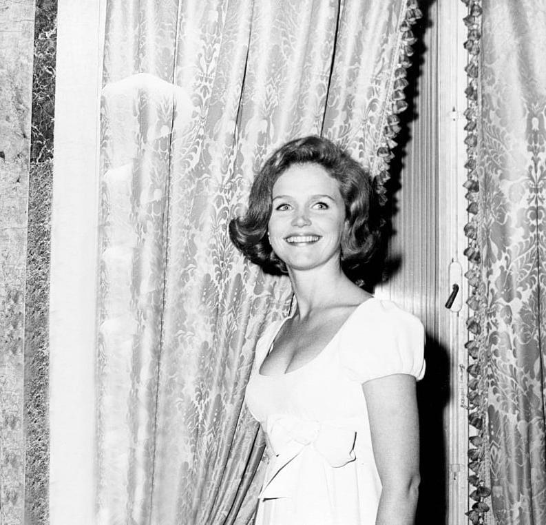25P Celebrity Boobs - Lee Remick