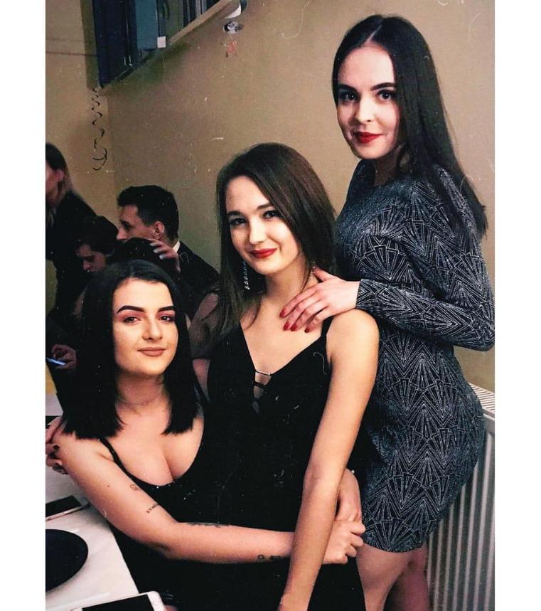 19P polish teen with friends