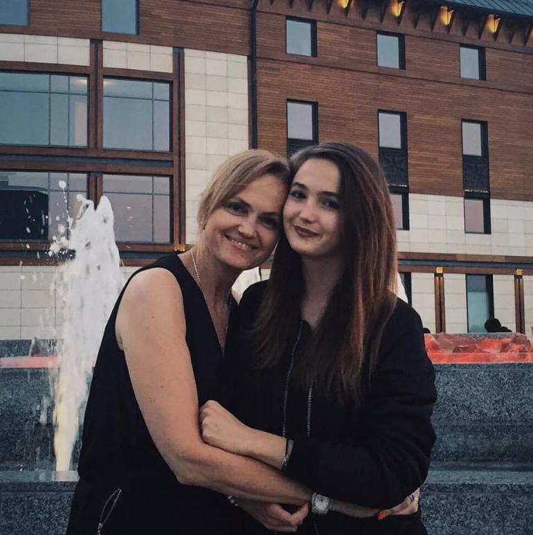 19P polish teen with friends