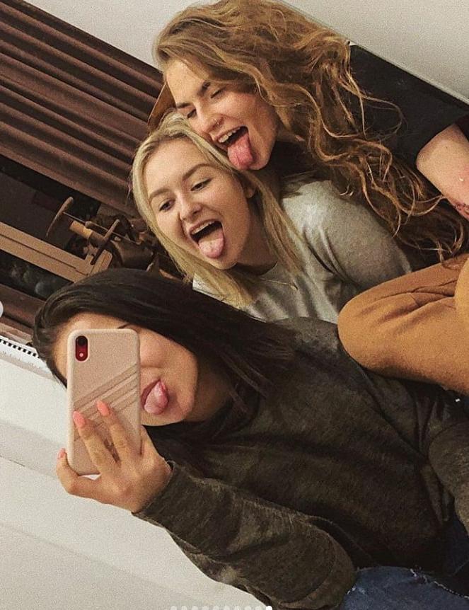 19P polish teen with friends