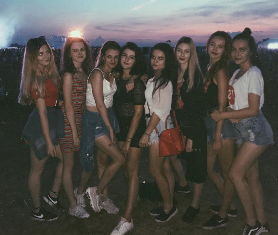 19P polish teen with friends