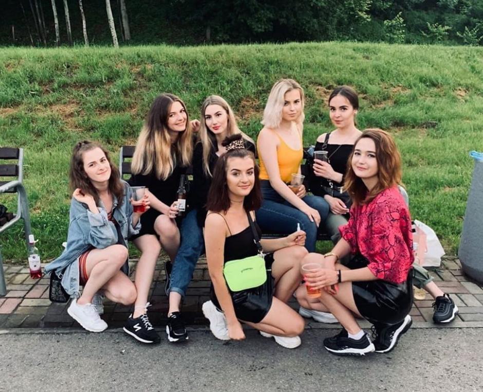 19P polish teen with friends
