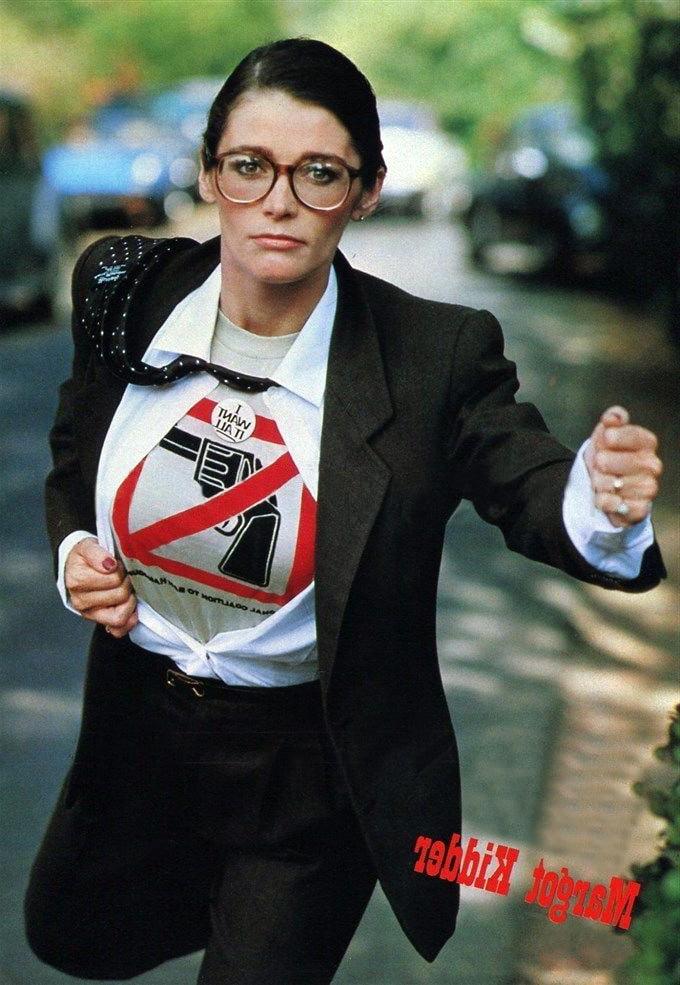 25P Celebrity Boobs - Margot Kidder