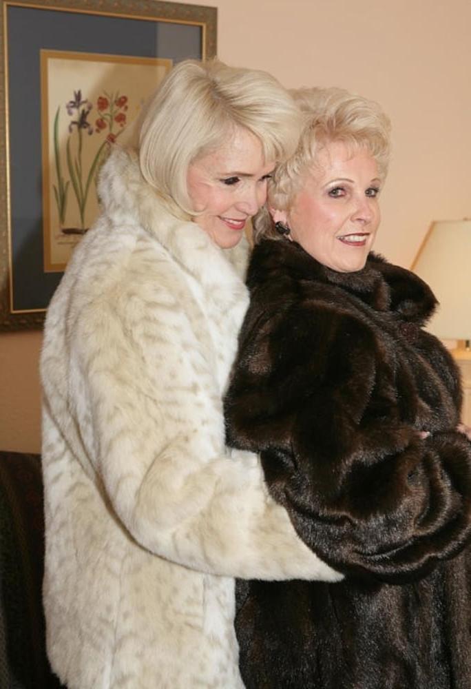 10P 2 stunning GILF legends together