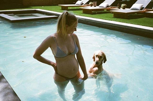 25P Sophie Turner Pregnant Gallery