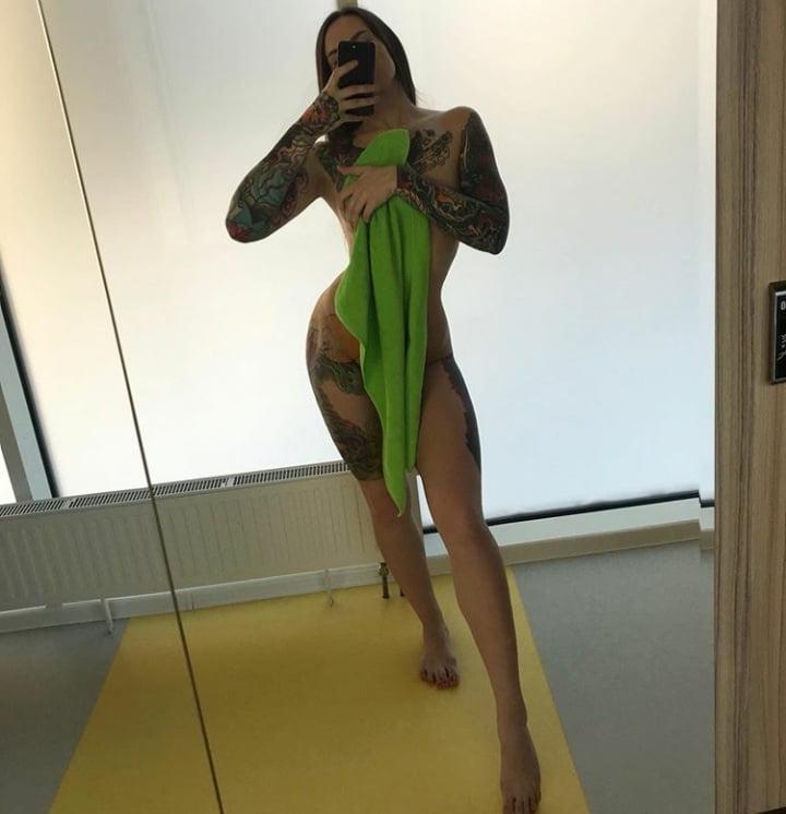 10P Tattooed submissive Yana from Yekaterinburg
