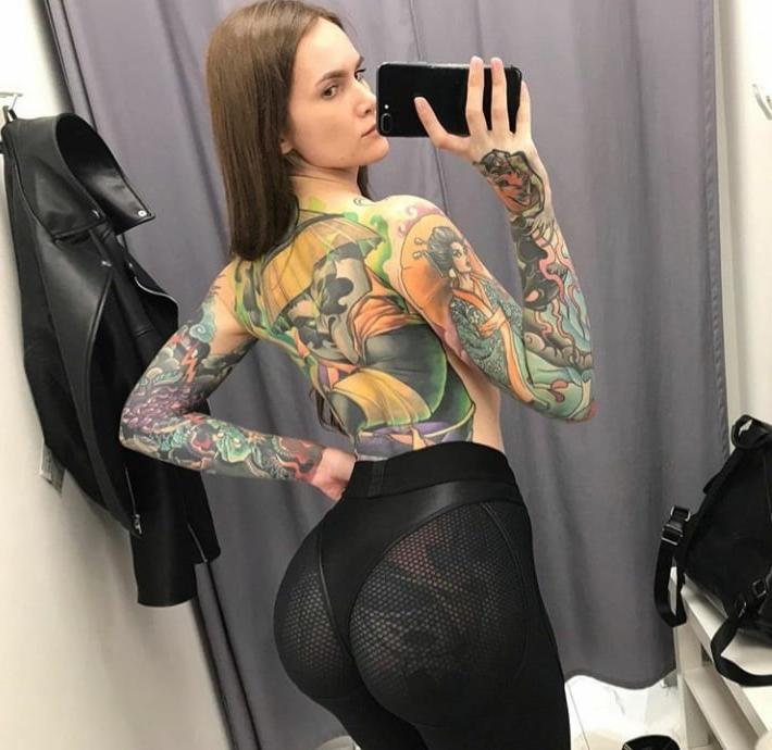 10P Tattooed submissive Yana from Yekaterinburg