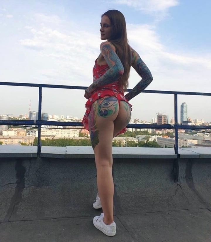 10P Tattooed submissive Yana from Yekaterinburg