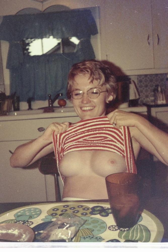 25P Vintage women private shots