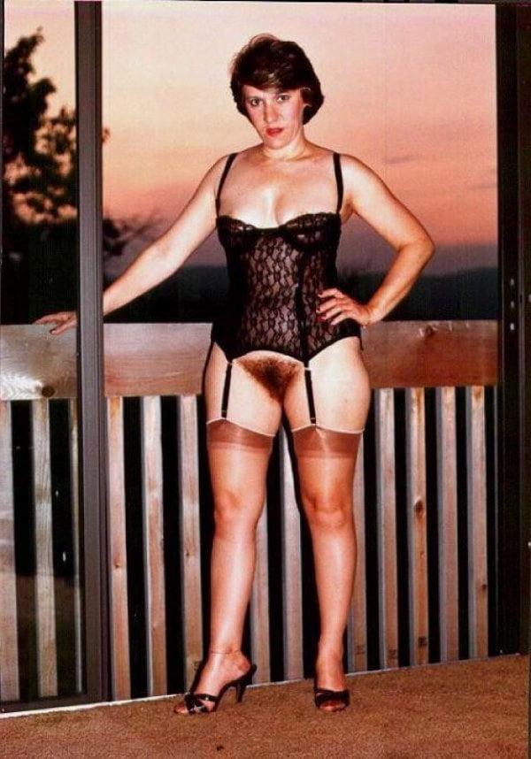 25P Vintage women private shots