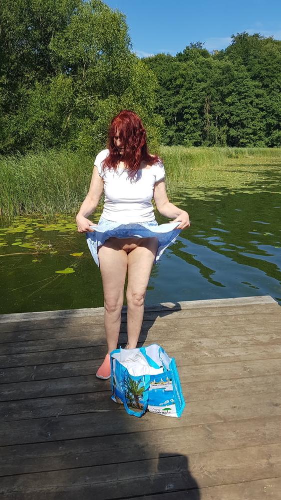 25P exhibitionist