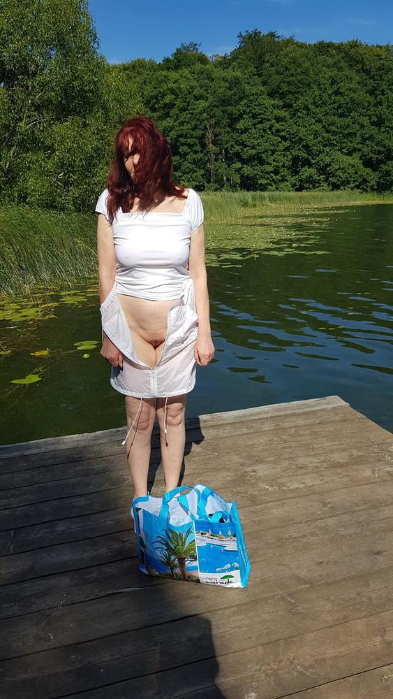 25P exhibitionist