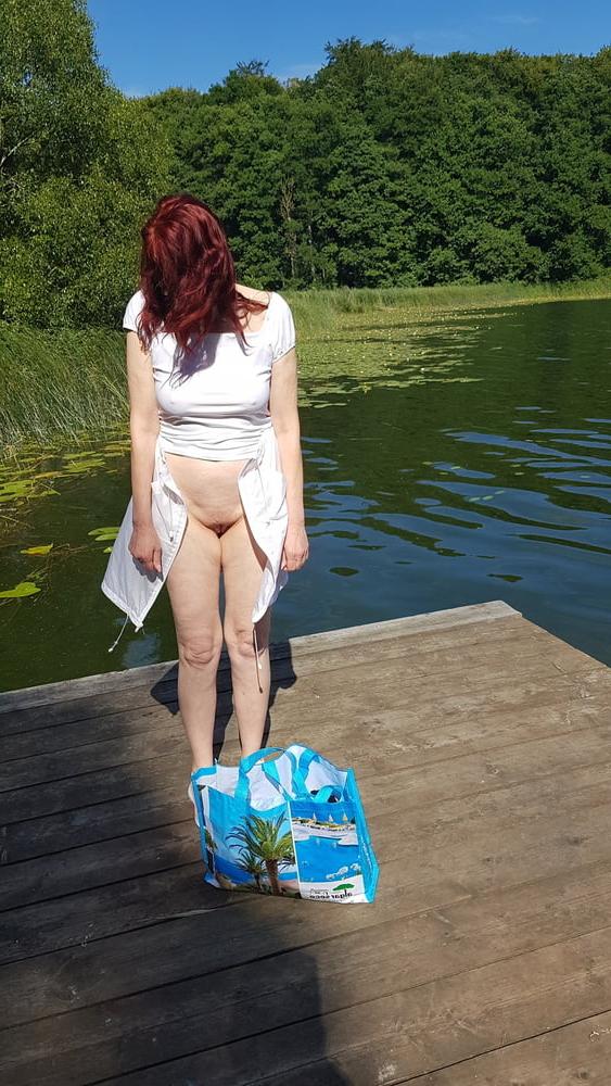 25P exhibitionist