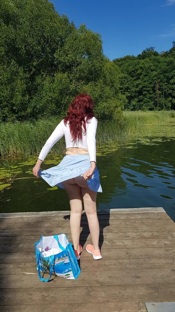 25P exhibitionist