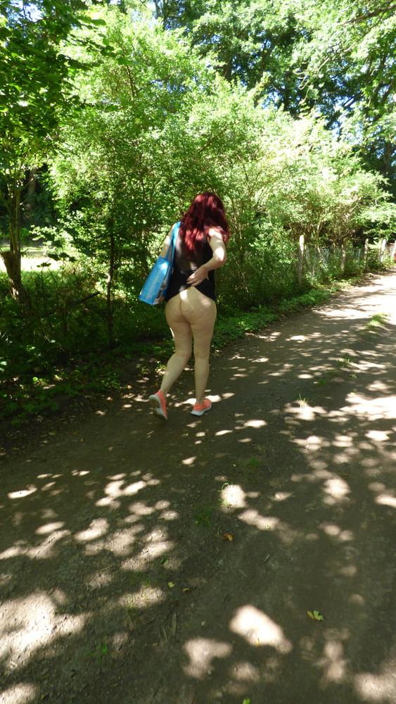 25P exhibitionist