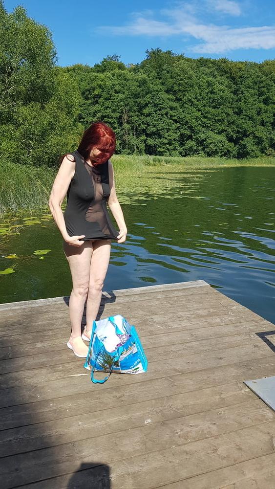 25P exhibitionist